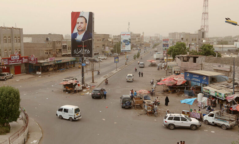 مصادر: قيادات حوثية تصفي ممتلكاتها في الحديدة