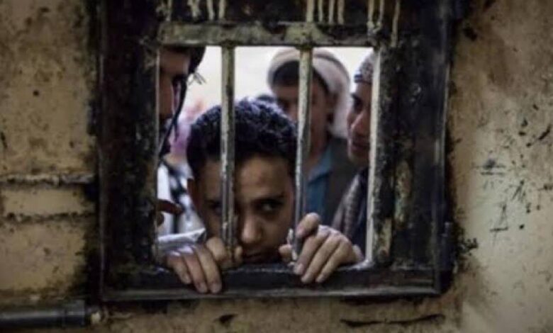 اعتراف حوثي يكشف اكتظاظ السجون بآلاف المحتجزين وسط تصاعد حملات الاعتقال