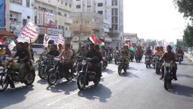 مليشيا الحوثي تستدرج سائقي الدراجات النارية في الحديدة بـ"مكرمة رمضانية" 4 مليشيا الحوثي تستدرج سائقي الدراجات النارية في الحديدة بـ"مكرمة رمضانية"