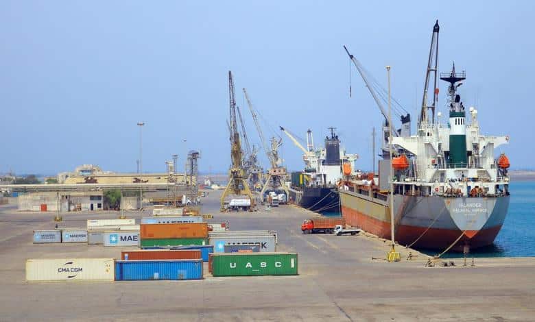 الحديدة تنزف بصمت.. حين يصبح الميناء لعنة على سكانه 1 الحديدة تنزف بصمت.. حين يصبح الميناء لعنة على سكانه
