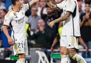 ميلان يقلب تأخرة الى فوز بثلاثية على كالياري بالدوري الإيطالي