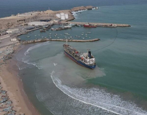 مصادر في الجمارك تكشف عن تمرد سلطة المهرة على قرارات مجلس القيادة 1 مصادر في الجمارك تكشف عن تمرد سلطة المهرة على قرارات مجلس القيادة