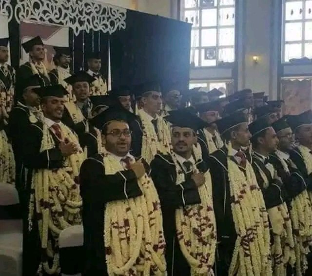 مليشيا الحوثي تواصل خنق طلاب الجامعات وسلبهم فرحة التخرج