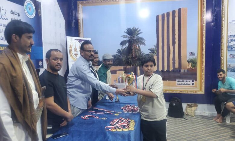 نادي السد بمأرب يختتم أنشطته الرمضانية ويكرّم الفائزين بالكؤوس والميداليات والمبالغ النقدية 1 نادي السد بمأرب يختتم أنشطته الرمضانية ويكرّم الفائزين بالكؤوس والميداليات والمبالغ النقدية
