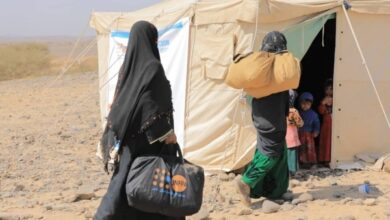 نازحة من الحديدة إلى سقطرى تروي كيف واجهت تبعات الحرب بحرف يدوية