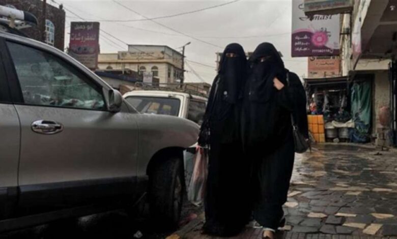 سياسات حوثية لإعادة تشكيل المجتمع.. النساء أولى الضحايا 1 سياسات حوثية لإعادة تشكيل المجتمع.. النساء أولى الضحايا