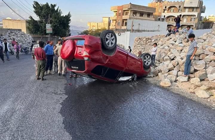 تعز.. نجاة أكاديمي من موت محقق بعد سقوط سيارته في جبل صبر