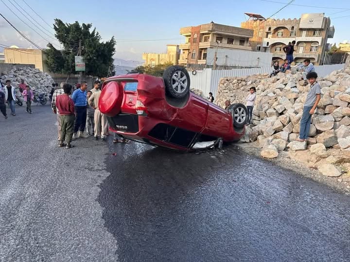 تعز.. نجاة أكاديمي من موت محقق بعد سقوط سيارته في جبل صبر