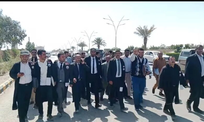 نقابة المحامين بمأرب تعلن تشكيل فريق قانوني لدعم الجرحى المعتصمين وانتزاع حقوقهم 1 نقابة المحامين بمأرب تعلن تشكيل فريق قانوني لدعم الجرحى المعتصمين وانتزاع حقوقهم