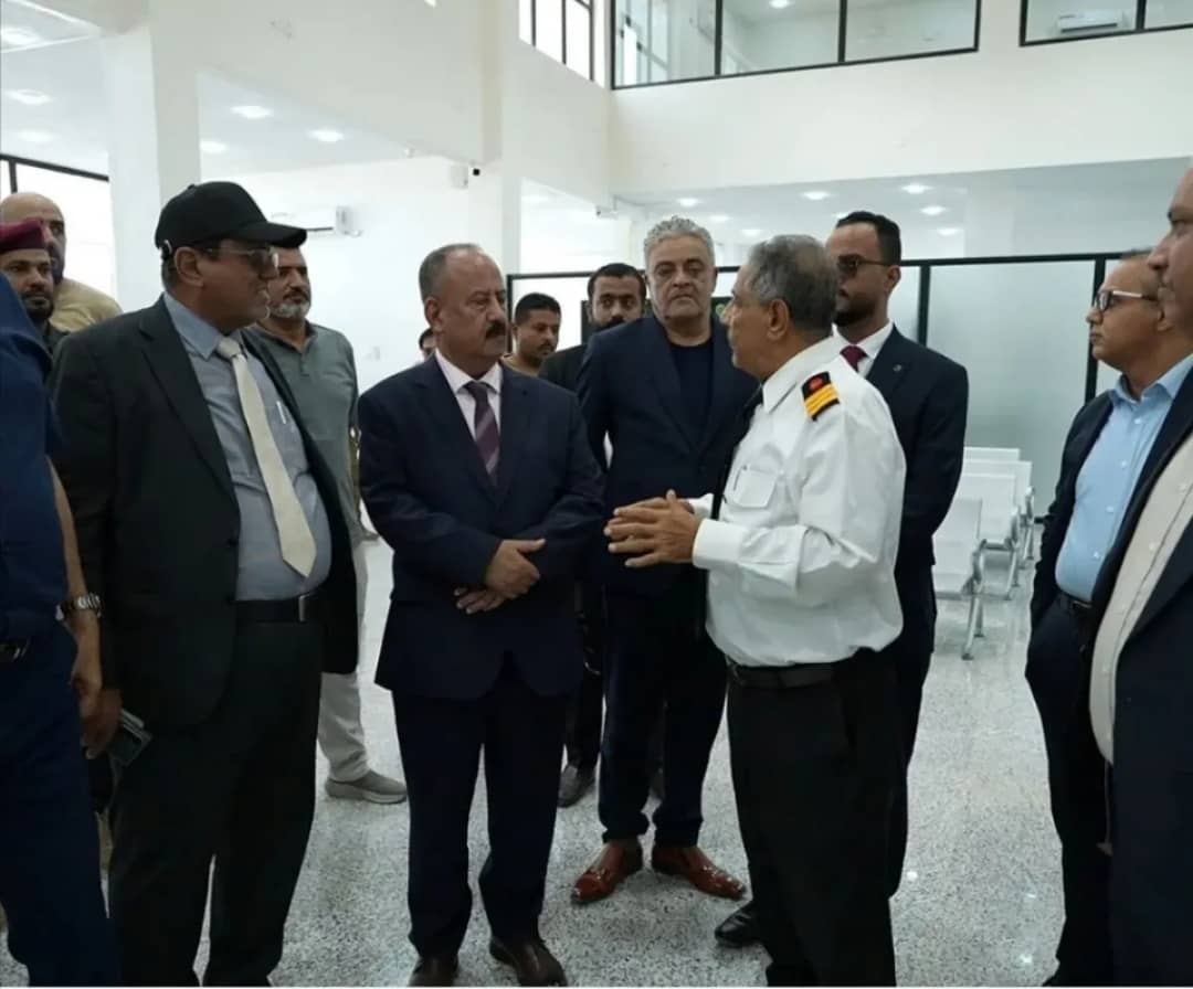 وزير النقل يشيد بمستوى التنظيم والتجهيزات في مطار المخا الدولي