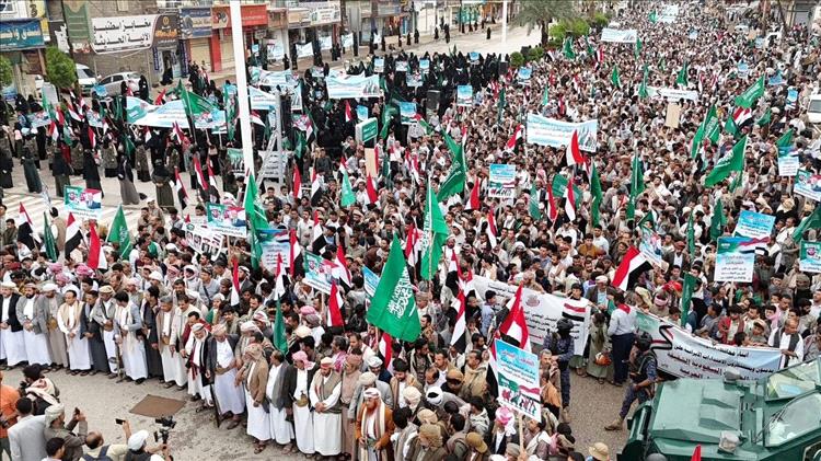 وقفة حاشدة في مأرب تؤكد تضامن اليمنيين مع السعودية والخليج ضد التصعيد الإيراني