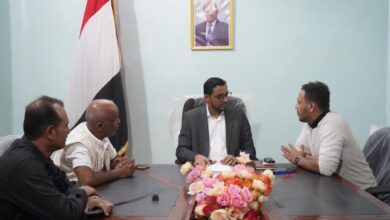وكيل الحديدة يلتقي منسق مؤسسة يماني لمشروع كفالة الأيتام والتمكين الاقتصادي لأسرهم بالمحافظة