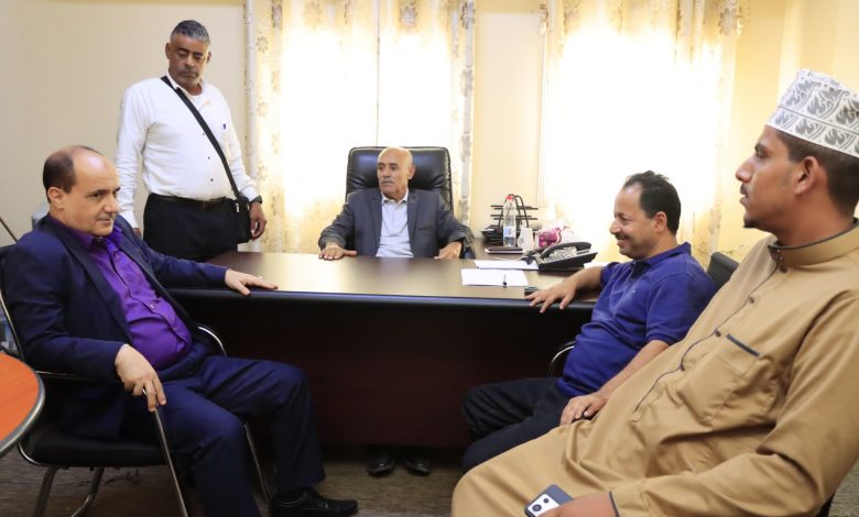 وكيل وزارة السياحة يلتقي مدير دار سعد في عدن