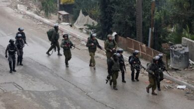 إصابة فلسطيني بالرصاص خلال اقتحام قوات الاحتلال بلدة جنوب الخليل