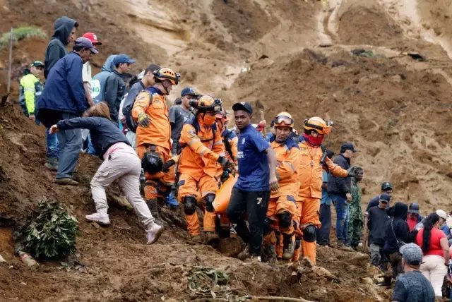 ارتفاع حصيلة ضحايا الانزلاق الأرضي في كولومبيا إلى 16 قتيلا 1 ارتفاع حصيلة ضحايا الانزلاق الأرضي في كولومبيا إلى 16 قتيلا