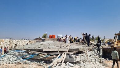 مصرع 3 أشخاص وإصابة 8 في انهيار مبنى سكني شمال سوريا