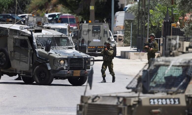 إصابة شاب فلسطيني برصاص الاحتلال على حاجز قلنديا شمال القدس 1 إصابة شاب فلسطيني برصاص الاحتلال على حاجز قلنديا شمال القدس