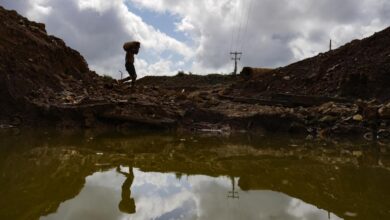 أمطار غزيرة تغمر منجم ذهب بفنزويلا وتودي بحياة 14 عاملًا