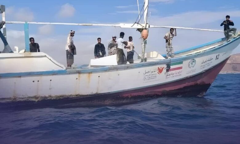 شبوة.. خفر السواحل تضبط قاربا مشبوها في بئر علي 1 شبوة.. خفر السواحل تضبط قاربا مشبوها في بئر علي