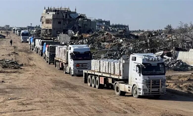 غزة: دخول أقل من ألف شاحنة مساعدات منذ وقف إطلاق النار