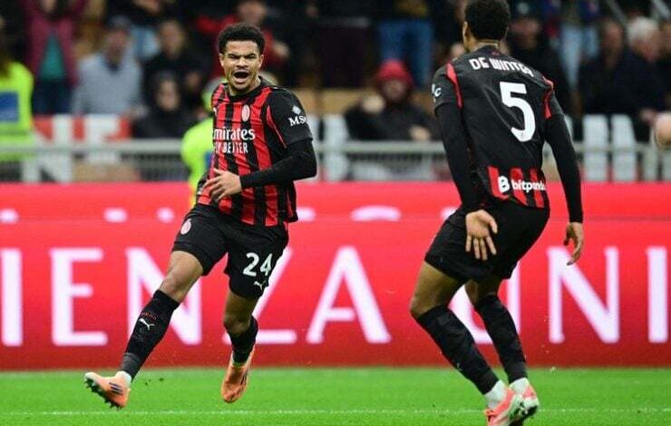 ميلان يتعادل مع بيزا ويظل على قمة ترتيب الدوري الإيطالي