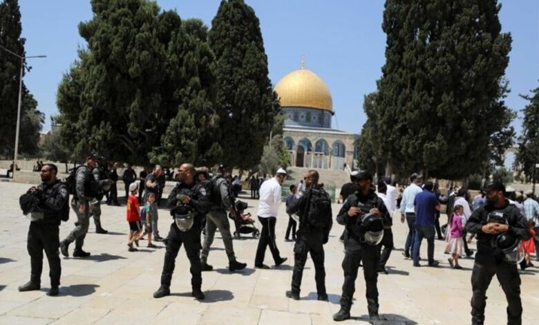مستعمرون يقتحمون الأقصى بحماية قوات الاحتلال 1 مستعمرون يقتحمون الأقصى بحماية قوات الاحتلال