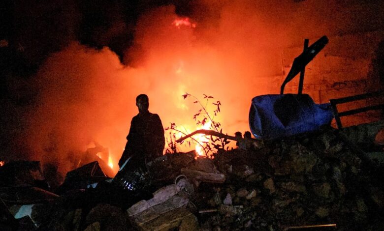 غارات للاحتلال على غزة تتسبب باستشهاد 22 فلسطينياً وإصابة آخرين