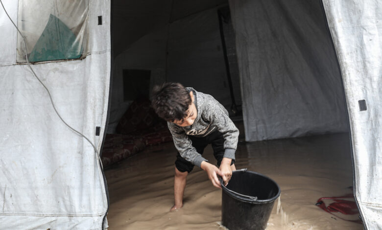 شبكة فلسطينية تطلب إعلان غزة منطقة كارثة إنسانية بعد أضرار السيول وفشل الإغاثة