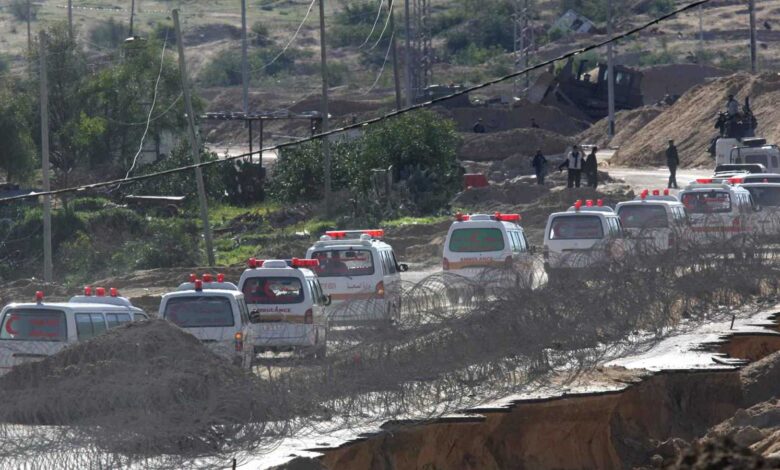 الاحتلال يسلّم 15 جثماناً لفلسطينيين… ووزارة الصحة: معظمها يحمل آثار تعذيب وحرق 1 الاحتلال يسلّم 15 جثماناً لفلسطينيين… ووزارة الصحة: معظمها يحمل آثار تعذيب وحرق