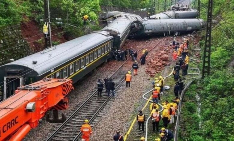 مصرع 11 عامل صيانة في حادث قطار تجريبي بالصين 1 مصرع 11 عامل صيانة في حادث قطار تجريبي بالصين