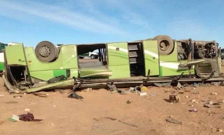 14 قتيلاً وعشرات الجرحى في انقلاب حافلة جنوب الجزائر