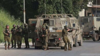 قوات الاحتلال تعتقل 25 فلسطينيًا خلال حملة اقتحامات واسعة في الخليل وحلحول
