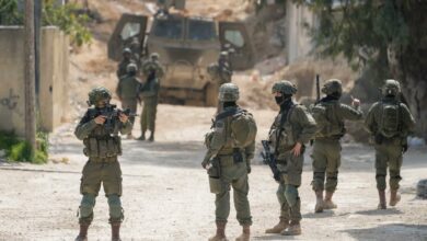 الاحتلال يواصل انتهاكاته في غزة: إصابة 4 فلسطينيين ووفاة طفل