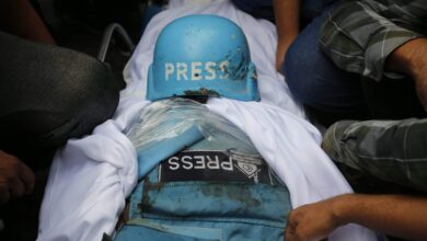 استشهاد ثلاثة صحفيين فلسطينيين وسط غزة وارتفاع حصيلة الإعلاميين إلى 260