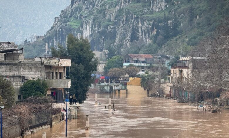 أمطار غزيرة وسيول جارفة تحصد أرواحًا وتضرب مخيمات النازحين شمال غرب سوريا