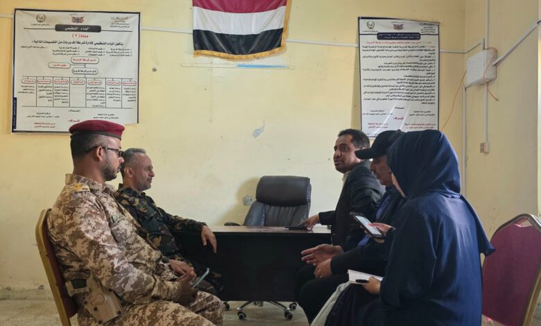 اللجنة الوطنية لحقوق الإنسان تتفقد أوضاع السجناء في مركز شرطة الشمايتين بتعز