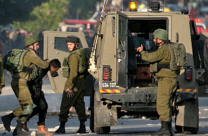 الاحتلال يعتقل أكثر من 100 فلسطيني في الضفة الغربية منذ بداية رمضان