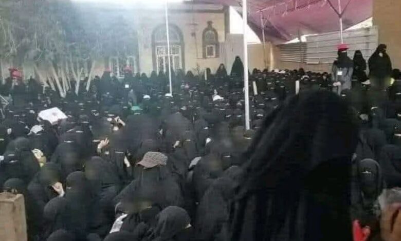 الإرياني: طوابير الجوع في مناطق الحوثي تعكس مأساة اليمنيين
