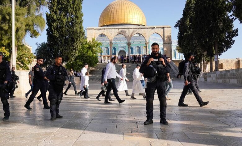 تصعيد في القدس.. مستوطنون يقتحمون الأقصى ويؤدون طقوساً استفزازية