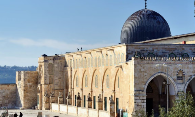 قوات الاحتلال تواصل إغلاق الأقصى وتنفذ حملة اعتقالات في الضفة الغربية 1 قوات الاحتلال تواصل إغلاق الأقصى وتنفذ حملة اعتقالات في الضفة الغربية