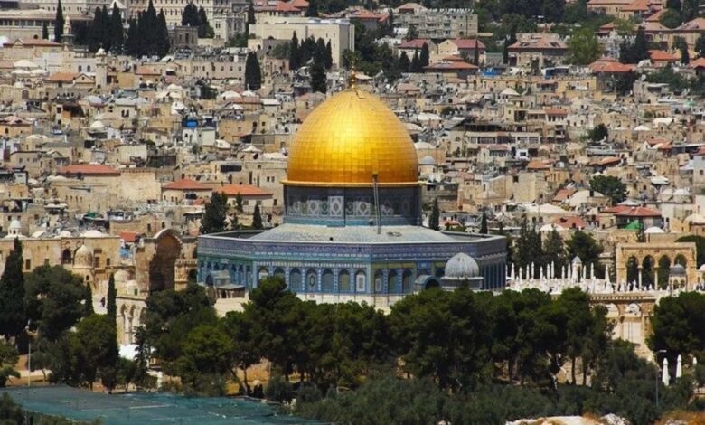 إدانة عربية وإسلامية واسعة لقيود إسرائيل على حرية العبادة في القدس المحتلة 1 إدانة عربية وإسلامية واسعة لقيود إسرائيل على حرية العبادة في القدس المحتلة