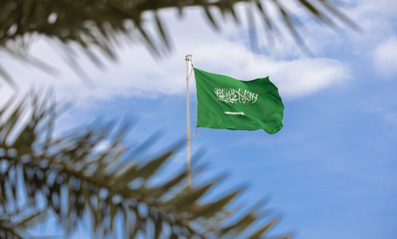 السعودية تستنكر الاعتداء على القنصلية الكويتية بالبصرة وتطالب بحمايتها 1 السعودية تستنكر الاعتداء على القنصلية الكويتية بالبصرة وتطالب بحمايتها