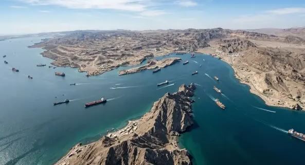 عقب وقف مؤقت للنار.. طهران ترضخ لفتح مضيق هرمز 1 عقب وقف مؤقت للنار.. طهران ترضخ لفتح مضيق هرمز