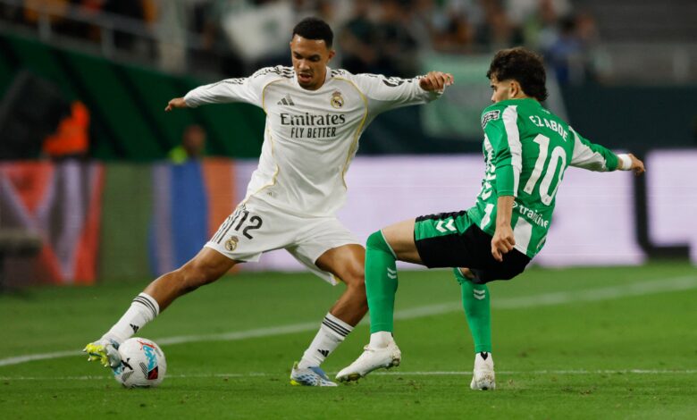 ريال مدريد يتعثر أمام ريال بيتيس ويبتعد عن صدارة الدوري الإسباني 1 ريال مدريد يتعثر أمام ريال بيتيس ويبتعد عن صدارة الدوري الإسباني