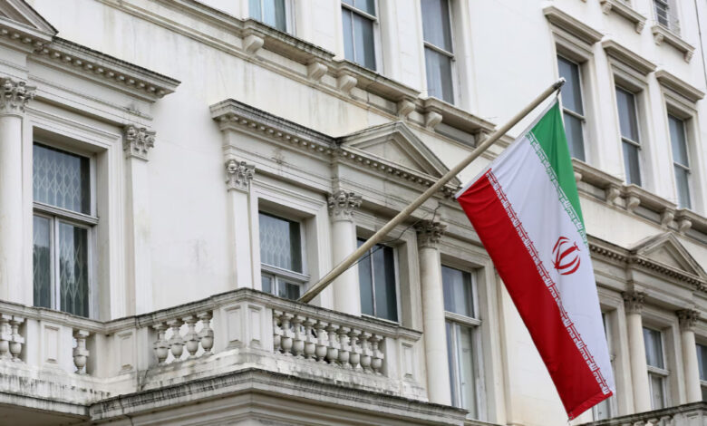 لندن تستدعي السفير الإيراني بسبب دعوة قنصلية إلى “التضحية بالنفس” للمقيمين في بريطانيا 1 لندن تستدعي السفير الإيراني بسبب دعوة قنصلية إلى “التضحية بالنفس” للمقيمين في بريطانيا